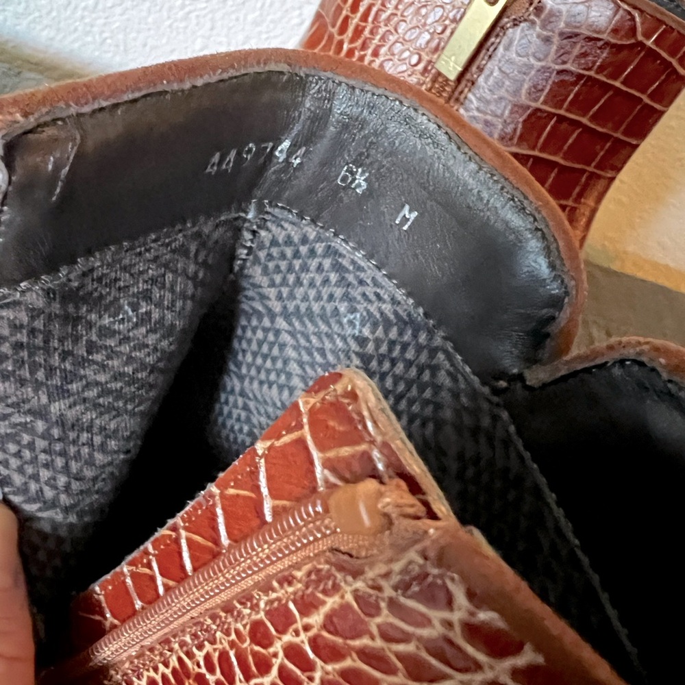 NEVER WORN AQUATALIA Denisse Block Heel Booties - Picture 6 of 7